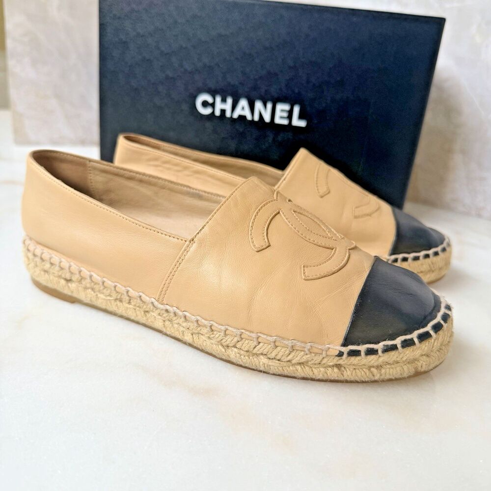 CHANEL | Espadrilles Beige - Black Leather • Sz 35